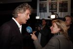 Hilversum 9 december 2019
Bekendmaking omroepman van nhet jaar 2019
DE winnaar van vorig jaar Beau v Erven Dorens reikt de prijs uit aan Jeroen Pauw die dit jaar gewonnen heeft.