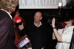 Hilversum 9 december 2019
Bekendmaking omroepman van nhet jaar 2019
DE winnaar van vorig jaar Beau v Erven Dorens reikt de prijs uit aan Jeroen Pauw die dit jaar gewonnen heeft.