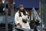 Amsterdam 14 december 2019
Joelle Gullit met een vriendin op de cornelis schuytstraat