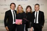 Amsterdam 16 december 2019
Premiere April may June in het deLamar theater met oa in de hoofdrollen Linda de Mol Elise Schaap en Tjitske Reidinga. Linda kwam met partner Jeroen Rietbergen en kinderen Noah Julian