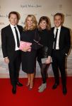 Amsterdam 16 december 2019
Premiere April may June in het deLamar theater met oa in de hoofdrollen Linda de Mol Elise Schaap en Tjitske Reidinga. Linda kwam met partner Jeroen Rietbergen en kinderen Noah Julian