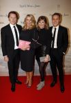 Amsterdam 16 december 2019
Premiere April may June in het deLamar theater met oa in de hoofdrollen Linda de Mol Elise Schaap en Tjitske Reidinga. Linda kwam met partner Jeroen Rietbergen en kinderen Noah Julian