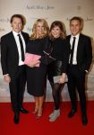 Amsterdam 16 december 2019
Premiere April may June in het deLamar theater met oa in de hoofdrollen Linda de Mol Elise Schaap en Tjitske Reidinga. Linda kwam met partner Jeroen Rietbergen en kinderen Noah Julian