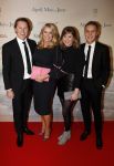 Amsterdam 16 december 2019
Premiere April may June in het deLamar theater met oa in de hoofdrollen Linda de Mol Elise Schaap en Tjitske Reidinga. Linda kwam met partner Jeroen Rietbergen en kinderen Noah Julian
