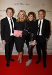 Amsterdam 16 december 2019
Premiere April may June in het deLamar theater met oa in de hoofdrollen Linda de Mol Elise Schaap en Tjitske Reidinga. Linda kwam met partner Jeroen Rietbergen en kinderen Noah Julian