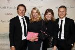 Amsterdam 16 december 2019
Premiere April may June in het deLamar theater met oa in de hoofdrollen Linda de Mol Elise Schaap en Tjitske Reidinga. Linda kwam met partner Jeroen Rietbergen en kinderen Noah Julian