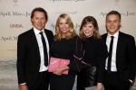 Amsterdam 16 december 2019
Premiere April may June in het deLamar theater met oa in de hoofdrollen Linda de Mol Elise Schaap en Tjitske Reidinga. Linda kwam met partner Jeroen Rietbergen en kinderen Noah Julian
