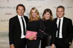 Amsterdam 16 december 2019
Premiere April may June in het deLamar theater met oa in de hoofdrollen Linda de Mol Elise Schaap en Tjitske Reidinga. Linda kwam met partner Jeroen Rietbergen en kinderen Noah Julian
