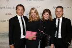 Amsterdam 16 december 2019
Premiere April may June in het deLamar theater met oa in de hoofdrollen Linda de Mol Elise Schaap en Tjitske Reidinga. Linda kwam met partner Jeroen Rietbergen en kinderen Noah Julian