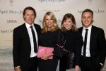 Amsterdam 16 december 2019
Premiere April may June in het deLamar theater met oa in de hoofdrollen Linda de Mol Elise Schaap en Tjitske Reidinga. Linda kwam met partner Jeroen Rietbergen en kinderen Noah Julian
