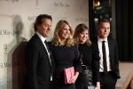 Amsterdam 16 december 2019
Premiere April may June in het deLamar theater met oa in de hoofdrollen Linda de Mol Elise Schaap en Tjitske Reidinga. Linda kwam met partner Jeroen Rietbergen en kinderen Noah Julian