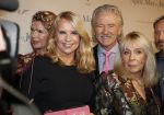 Amsterdam 16 december 2019
Premiere April may June in het deLamar theater met oa in de hoofdrollen Linda de Mol Elise Schaap en Tjitske Reidinga.