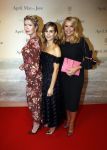 Amsterdam 16 december 2019
Premiere April may June in het deLamar theater met oa in de hoofdrollen Linda de Mol Elise Schaap en Tjitske Reidinga.