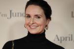 Amsterdam 16 december 2019
Premiere April may June in het deLamar theater met oa in de hoofdrollen Linda de Mol Elise Schaap en Tjitske Reidinga. Marie Claire Witlox