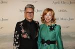 Amsterdam 16 december 2019
Premiere April may June in het deLamar theater met oa in de hoofdrollen Linda de Mol Elise Schaap en Tjitske Reidinga. Marijke Helwegen kwam met een kennis
