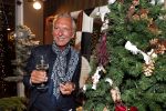 Noordwijk 13 decemnber 2019
Martien Meiland, moeder Erica, dochter Maxime, kleindochter Claire en dochter Montana tijdens de presentatie van de nieuwe wijncollectie van de familie Meiland. De bekende tv-familie brengt drie wijnen uit, onder de naam La Famille Meiland