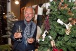 Noordwijk 13 decemnber 2019
Martien Meiland, moeder Erica, dochter Maxime, kleindochter Claire en dochter Montana tijdens de presentatie van de nieuwe wijncollectie van de familie Meiland. De bekende tv-familie brengt drie wijnen uit, onder de naam La Famille Meiland
