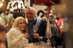 Noordwijk 13 decemnber 2019
Martien Meiland, moeder Erica, dochter Maxime, kleindochter Claire en dochter Montana tijdens de presentatie van de nieuwe wijncollectie van de familie Meiland. De bekende tv-familie brengt drie wijnen uit, onder de naam La Famille Meiland. Martien met Patricia Paay