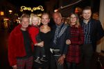 Noordwijk 13 decemnber 2019
Martien Meiland, moeder Erica, dochter Maxime, kleindochter Claire en dochter Montana tijdens de presentatie van de nieuwe wijncollectie van de familie Meiland. De bekende tv-familie brengt drie wijnen uit, onder de naam La Famille Meiland