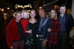 Noordwijk 13 decemnber 2019
Martien Meiland, moeder Erica, dochter Maxime, kleindochter Claire en dochter Montana tijdens de presentatie van de nieuwe wijncollectie van de familie Meiland. De bekende tv-familie brengt drie wijnen uit, onder de naam La Famille Meiland