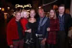 Noordwijk 13 decemnber 2019
Martien Meiland, moeder Erica, dochter Maxime, kleindochter Claire en dochter Montana tijdens de presentatie van de nieuwe wijncollectie van de familie Meiland. De bekende tv-familie brengt drie wijnen uit, onder de naam La Famille Meiland