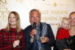 Noordwijk 13 decemnber 2019
Martien Meiland, moeder Erica, dochter Maxime, kleindochter Claire en dochter Montana tijdens de presentatie van de nieuwe wijncollectie van de familie Meiland. De bekende tv-familie brengt drie wijnen uit, onder de naam La Famille Meiland