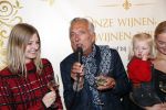 Noordwijk 13 decemnber 2019
Martien Meiland, moeder Erica, dochter Maxime, kleindochter Claire en dochter Montana tijdens de presentatie van de nieuwe wijncollectie van de familie Meiland. De bekende tv-familie brengt drie wijnen uit, onder de naam La Famille Meiland