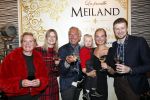 Noordwijk 13 decemnber 2019
Martien Meiland, moeder Erica, dochter Maxime, kleindochter Claire en dochter Montana tijdens de presentatie van de nieuwe wijncollectie van de familie Meiland. De bekende tv-familie brengt drie wijnen uit, onder de naam La Famille Meiland