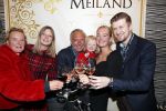 Noordwijk 13 decemnber 2019
Martien Meiland, moeder Erica, dochter Maxime, kleindochter Claire en dochter Montana tijdens de presentatie van de nieuwe wijncollectie van de familie Meiland. De bekende tv-familie brengt drie wijnen uit, onder de naam La Famille Meiland