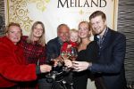 Noordwijk 13 decemnber 2019
Martien Meiland, moeder Erica, dochter Maxime, kleindochter Claire en dochter Montana tijdens de presentatie van de nieuwe wijncollectie van de familie Meiland. De bekende tv-familie brengt drie wijnen uit, onder de naam La Famille Meiland