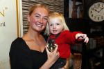 Noordwijk 13 decemnber 2019
Martien Meiland, moeder Erica, dochter Maxime, kleindochter Claire en dochter Montana tijdens de presentatie van de nieuwe wijncollectie van de familie Meiland. De bekende tv-familie brengt drie wijnen uit, onder de naam La Famille Meiland
