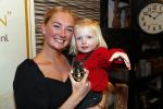 Noordwijk 13 decemnber 2019
Martien Meiland, moeder Erica, dochter Maxime, kleindochter Claire en dochter Montana tijdens de presentatie van de nieuwe wijncollectie van de familie Meiland. De bekende tv-familie brengt drie wijnen uit, onder de naam La Famille Meiland