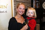 Noordwijk 13 decemnber 2019
Martien Meiland, moeder Erica, dochter Maxime, kleindochter Claire en dochter Montana tijdens de presentatie van de nieuwe wijncollectie van de familie Meiland. De bekende tv-familie brengt drie wijnen uit, onder de naam La Famille Meiland