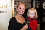 Noordwijk 13 decemnber 2019
Martien Meiland, moeder Erica, dochter Maxime, kleindochter Claire en dochter Montana tijdens de presentatie van de nieuwe wijncollectie van de familie Meiland. De bekende tv-familie brengt drie wijnen uit, onder de naam La Famille Meiland