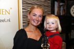 Noordwijk 13 decemnber 2019
Martien Meiland, moeder Erica, dochter Maxime, kleindochter Claire en dochter Montana tijdens de presentatie van de nieuwe wijncollectie van de familie Meiland. De bekende tv-familie brengt drie wijnen uit, onder de naam La Famille Meiland