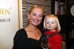 Noordwijk 13 decemnber 2019
Martien Meiland, moeder Erica, dochter Maxime, kleindochter Claire en dochter Montana tijdens de presentatie van de nieuwe wijncollectie van de familie Meiland. De bekende tv-familie brengt drie wijnen uit, onder de naam La Famille Meiland
