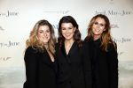 Amsterdam 16 december 2019
Premiere April may June in het deLamar theater met oa in de hoofdrollen Linda de Mol Elise Schaap en Tjitske Reidinga. Merel Westrik kwam met haar zus en een vriendin