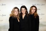 Amsterdam 16 december 2019
Premiere April may June in het deLamar theater met oa in de hoofdrollen Linda de Mol Elise Schaap en Tjitske Reidinga. Merel Westrik kwam met haar zus en een vriendin
