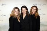 Amsterdam 16 december 2019
Premiere April may June in het deLamar theater met oa in de hoofdrollen Linda de Mol Elise Schaap en Tjitske Reidinga. Merel Westrik kwam met haar zus en een vriendin