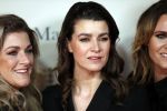 Amsterdam 16 december 2019
Premiere April may June in het deLamar theater met oa in de hoofdrollen Linda de Mol Elise Schaap en Tjitske Reidinga. Merel Westrik kwam met haar zus en een vriendin