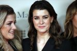 Amsterdam 16 december 2019
Premiere April may June in het deLamar theater met oa in de hoofdrollen Linda de Mol Elise Schaap en Tjitske Reidinga. Merel Westrik kwam met haar zus en een vriendin