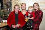 Noordwijk 13 decemnber 2019
Martien Meiland, moeder Erica, dochter Maxime, kleindochter Claire en dochter Montana tijdens de presentatie van de nieuwe wijncollectie van de familie Meiland. De bekende tv-familie brengt drie wijnen uit, onder de naam La Famille Meiland