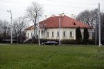Vilnius 7 december 2019
Bonnie Horbach gaat met haar dochter tennissen. Bonnie is de Nederlandse ambassadeur in Vilnius in Litouwen . Je hebt daar de ambassade en Bonnie woont in een groot huis in het park van Vilnius.