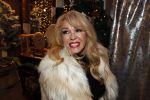 Noordwijk 13 decemnber 2019
Martien Meiland, moeder Erica, dochter Maxime, kleindochter Claire en dochter Montana tijdens de presentatie van de nieuwe wijncollectie van de familie Meiland. De bekende tv-familie brengt drie wijnen uit, onder de naam La Famille Meiland. Patricia Paay kwam met haar man Robert Hinfelaar