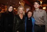 Amsterdam 19 december 2019
Premiere kerstcircus in Carre. Pernille la Lau met moeder en haar kinderen