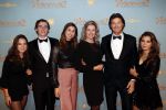 Amsterdam 9 december 2019
Premiere huisvrouwen bestaan niet deel II in tuschinski. Rick Engelkes met zijn vriendin Marie Claire Noorlander en hun kinderen