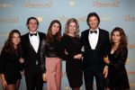 Amsterdam 9 december 2019
Premiere huisvrouwen bestaan niet deel II in tuschinski. Rick Engelkes met zijn vriendin Marie Claire Noorlander en hun kinderen