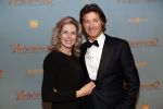 Amsterdam 9 december 2019
Premiere huisvrouwen bestaan niet deel II in tuschinski. Rick Engelkes met zijn vriendin Marie Claire Noorlander en hun kinderen