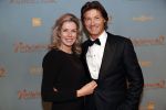 Amsterdam 9 december 2019
Premiere huisvrouwen bestaan niet deel II in tuschinski. Rick Engelkes met zijn vriendin Marie Claire Noorlander en hun kinderen