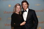 Amsterdam 9 december 2019
Premiere huisvrouwen bestaan niet deel II in tuschinski. Rick Engelkes met zijn vriendin Marie Claire Noorlander en hun kinderen